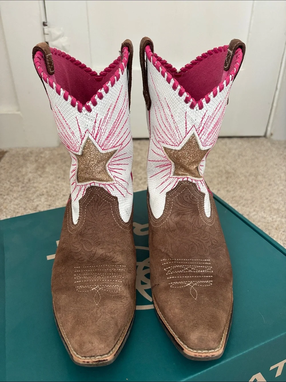 Ariat Big Kids Size 5.5 Cowgirl Boots
